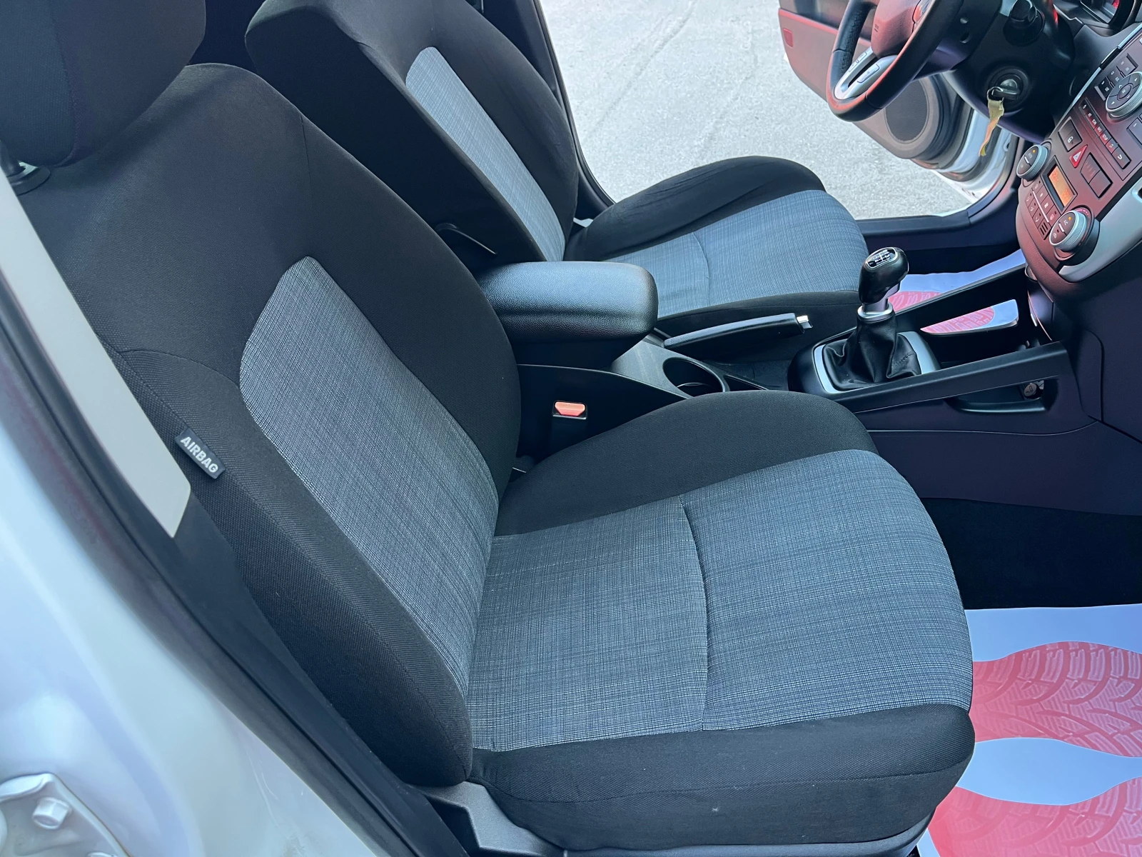 Kia Ceed 1.6 Diesel 115k.c - изображение 8