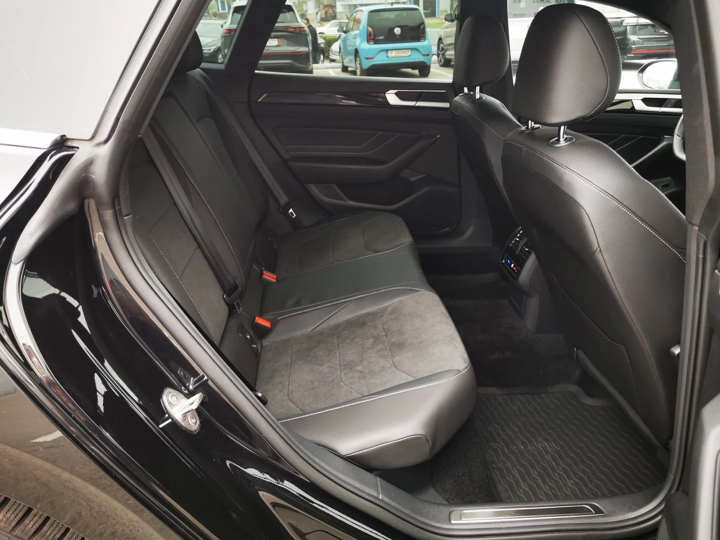 VW Arteon R-Line 2.0 TDI SCR 4MOT DSG - изображение 8