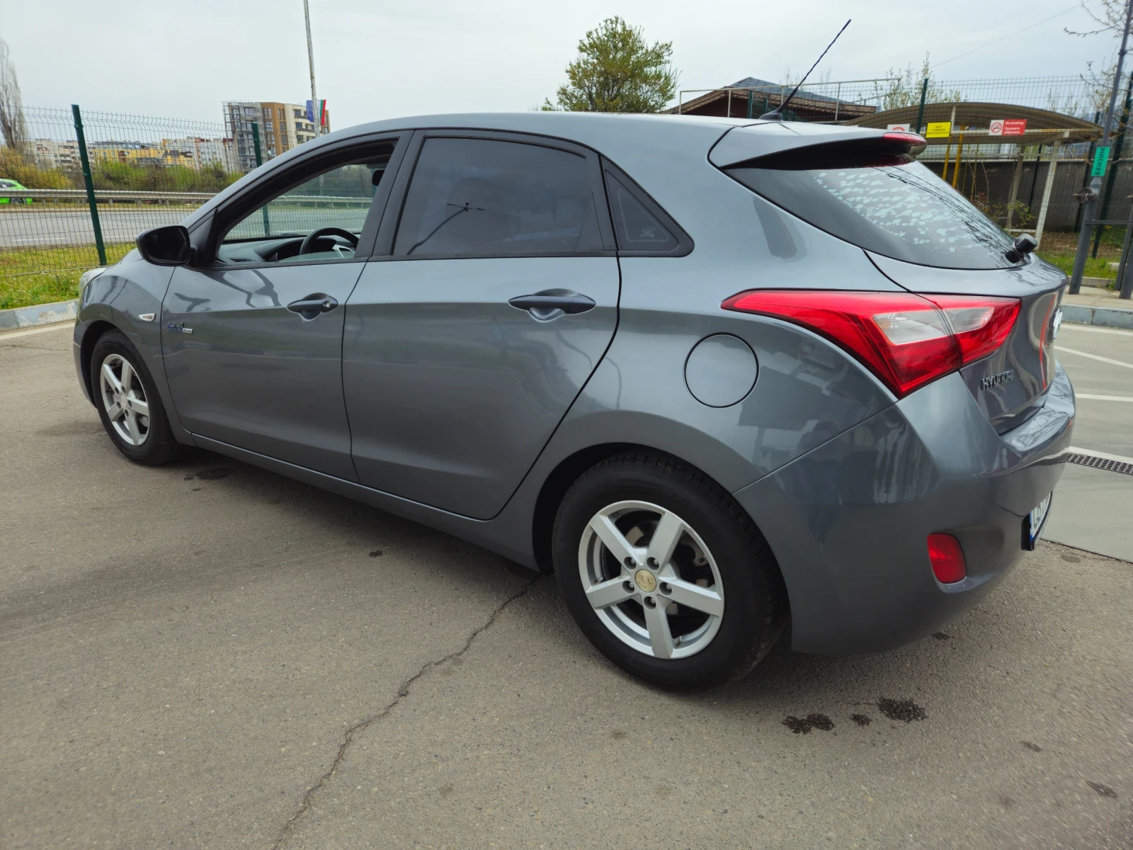 Hyundai I30 БЕНЗИН 6 СКОРОСТИ, снимка 6 - Автомобили и джипове - 53418700
