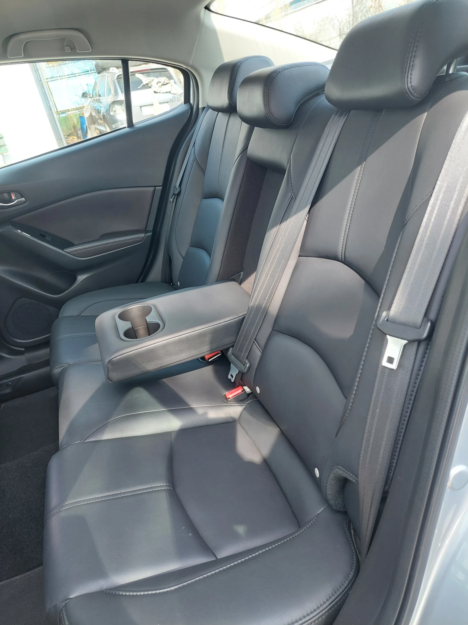 Mazda 3 2.5 GRAND TOURING, снимка 11 - Автомобили и джипове - 53769272