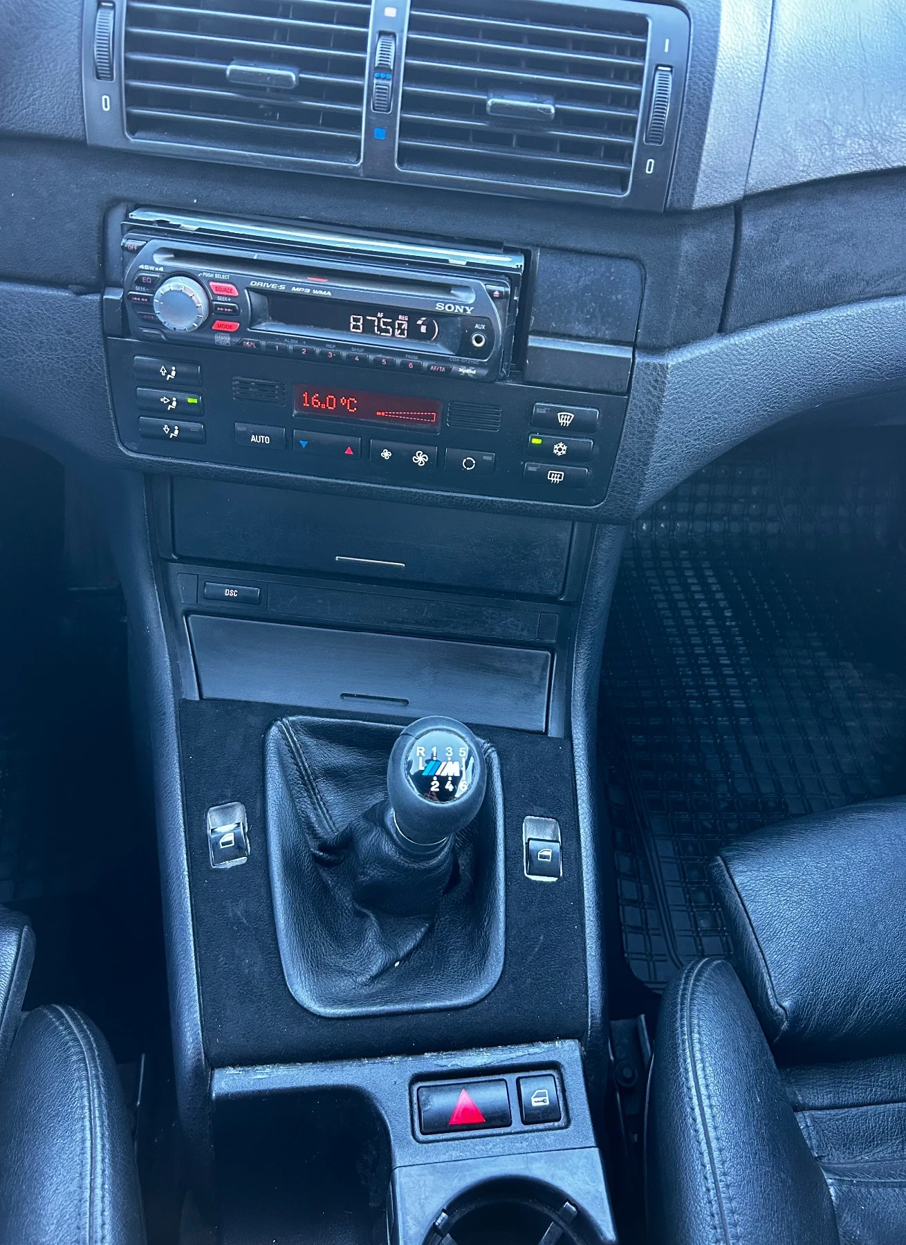 BMW 320, снимка 12 - Автомобили и джипове - 53780044