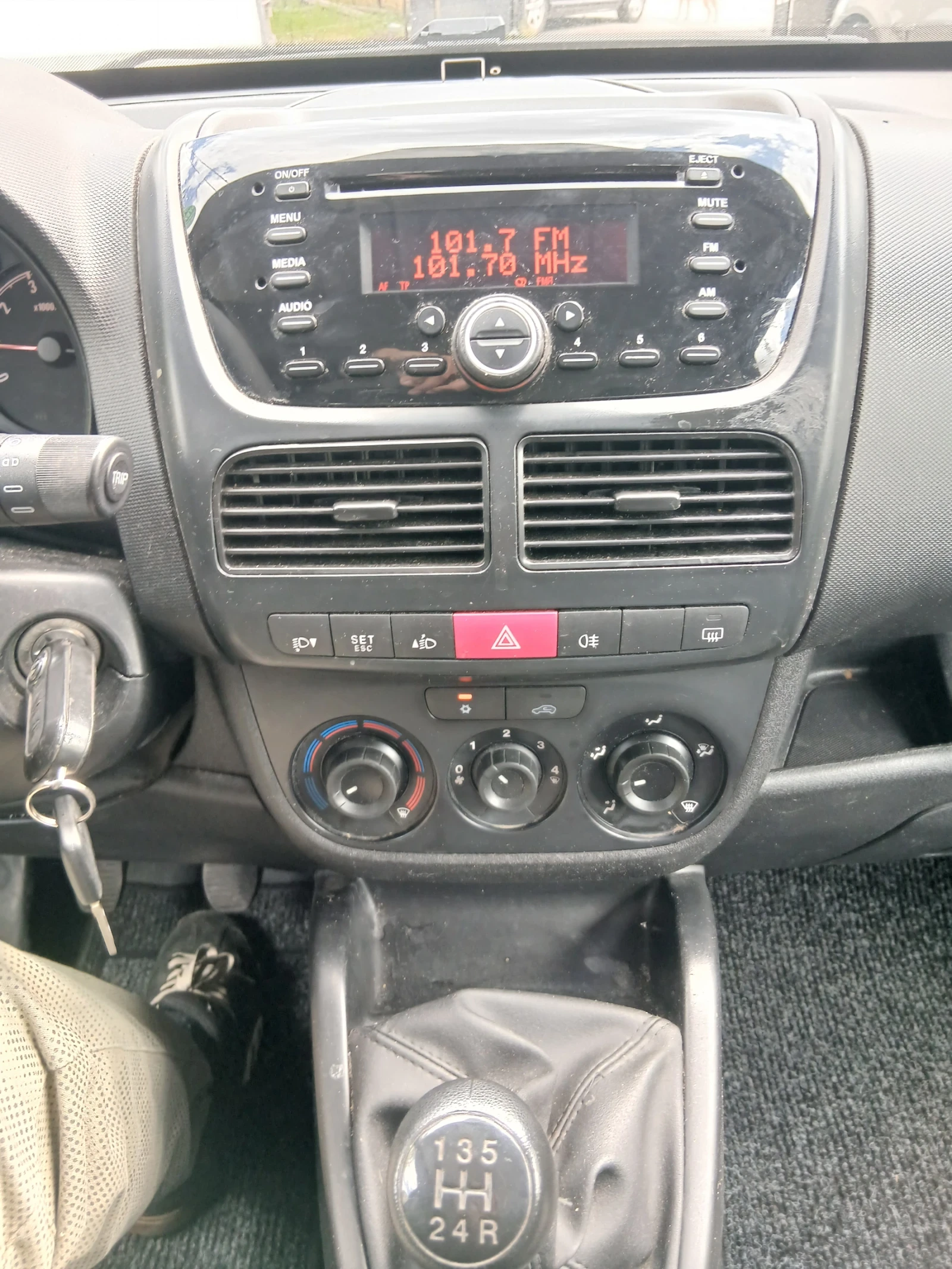 Opel Combo 1.3 diesel 90 к.с. климатик, снимка 12 - Автомобили и джипове - 54399885