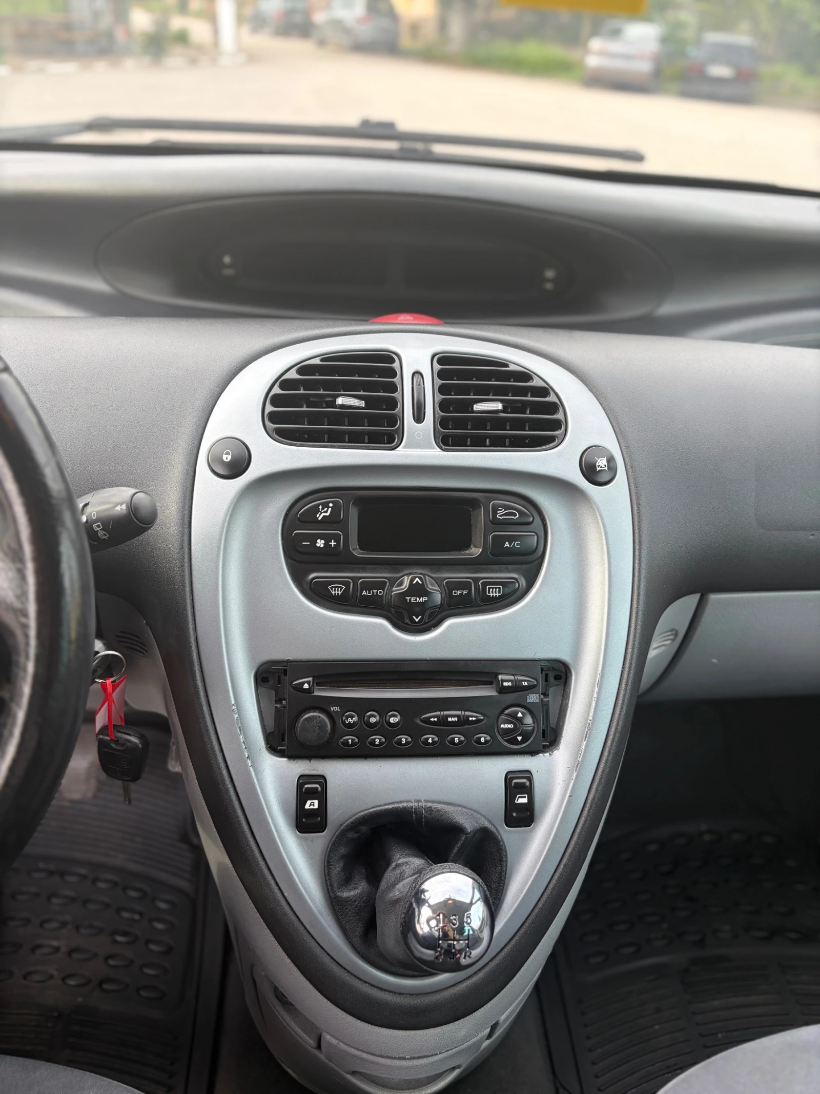 Citroen Xsara picasso 1.6i Фейс , снимка 13 - Автомобили и джипове - 54495668