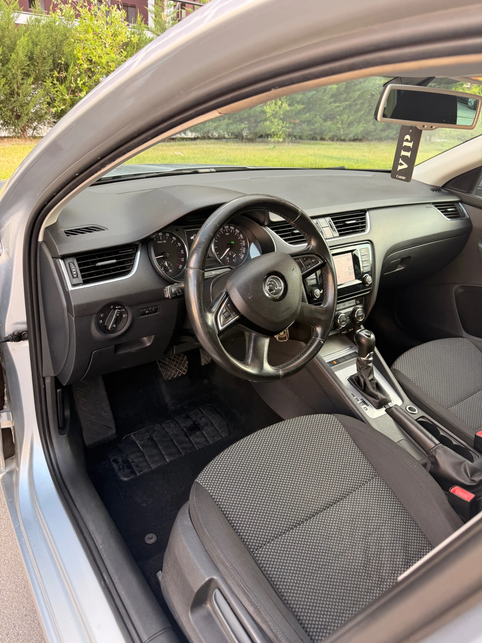 Skoda Octavia 1.6TDI /DSG/NAVI, снимка 9 - Автомобили и джипове - 54981969