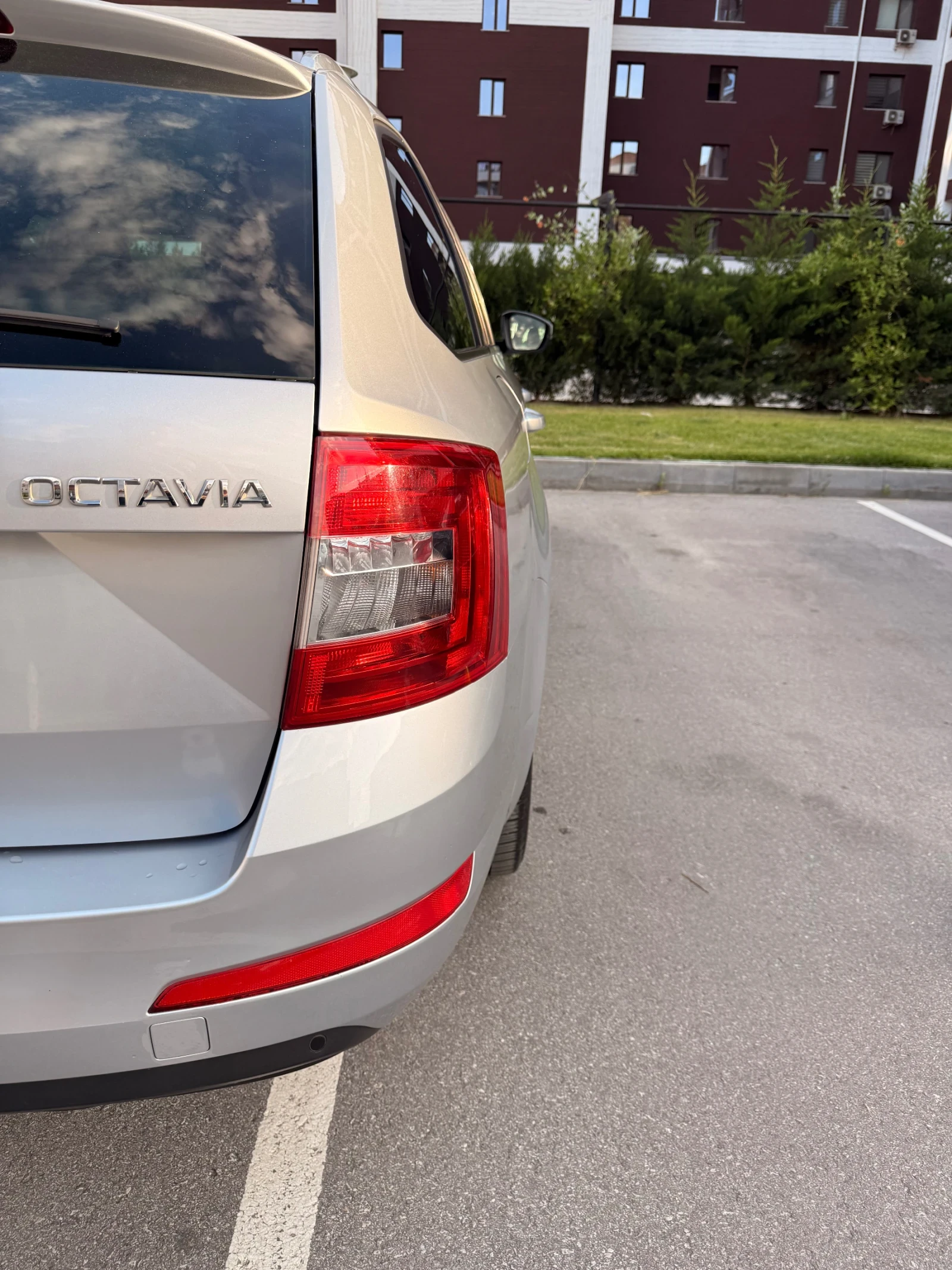 Skoda Octavia 1.6TDI /DSG/NAVI, снимка 6 - Автомобили и джипове - 54981969