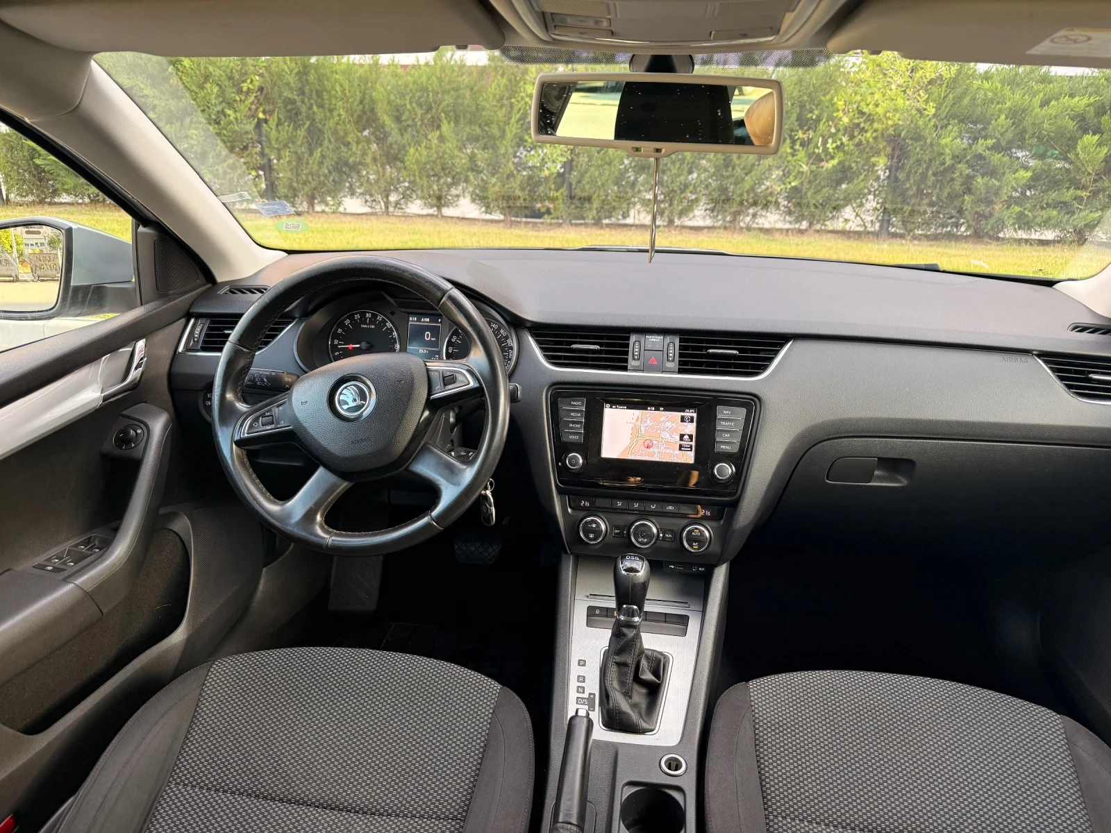 Skoda Octavia 1.6TDI /DSG/NAVI, снимка 8 - Автомобили и джипове - 54981969
