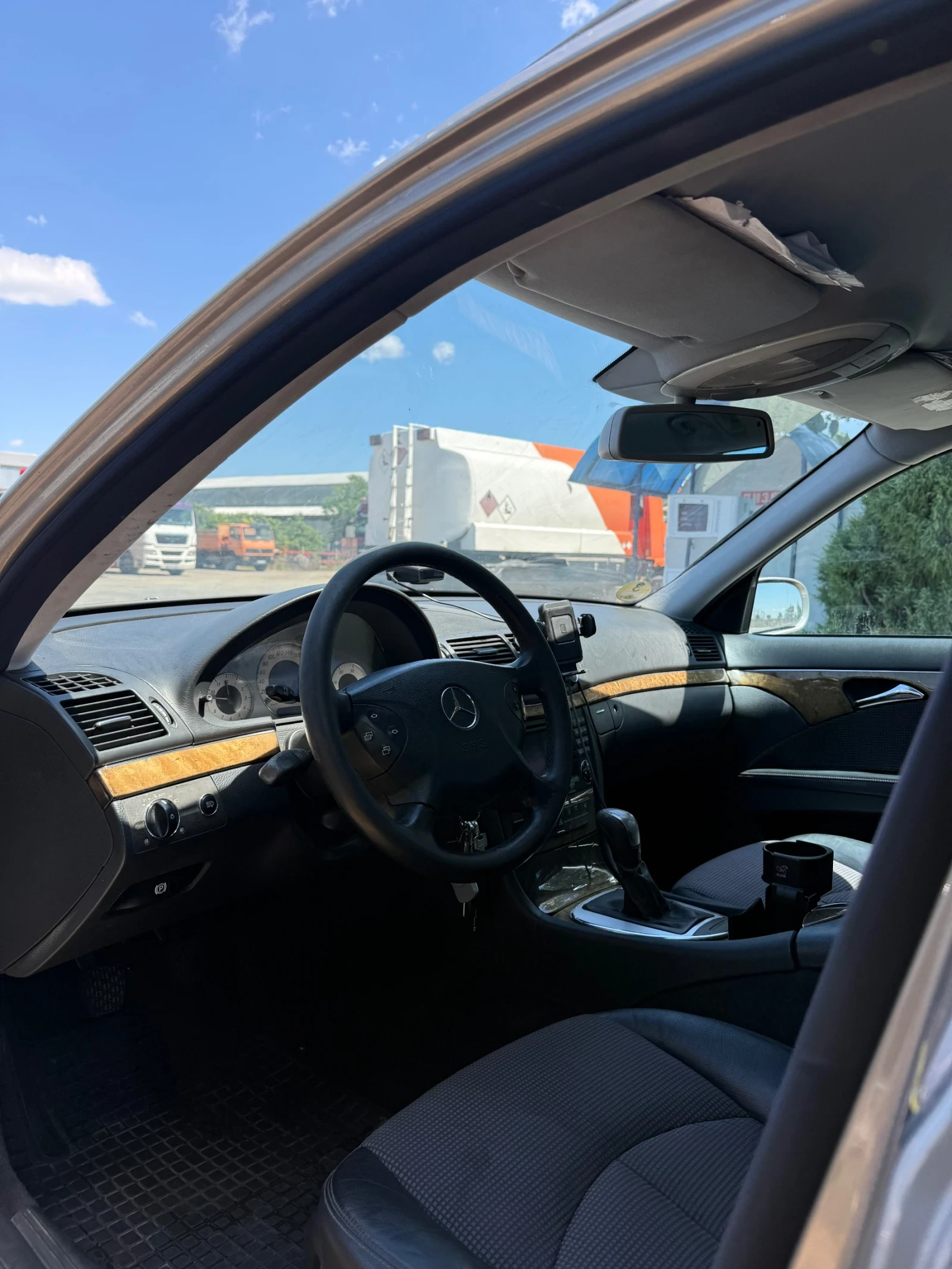 Mercedes-Benz E 270, снимка 7 - Автомобили и джипове - 55806116
