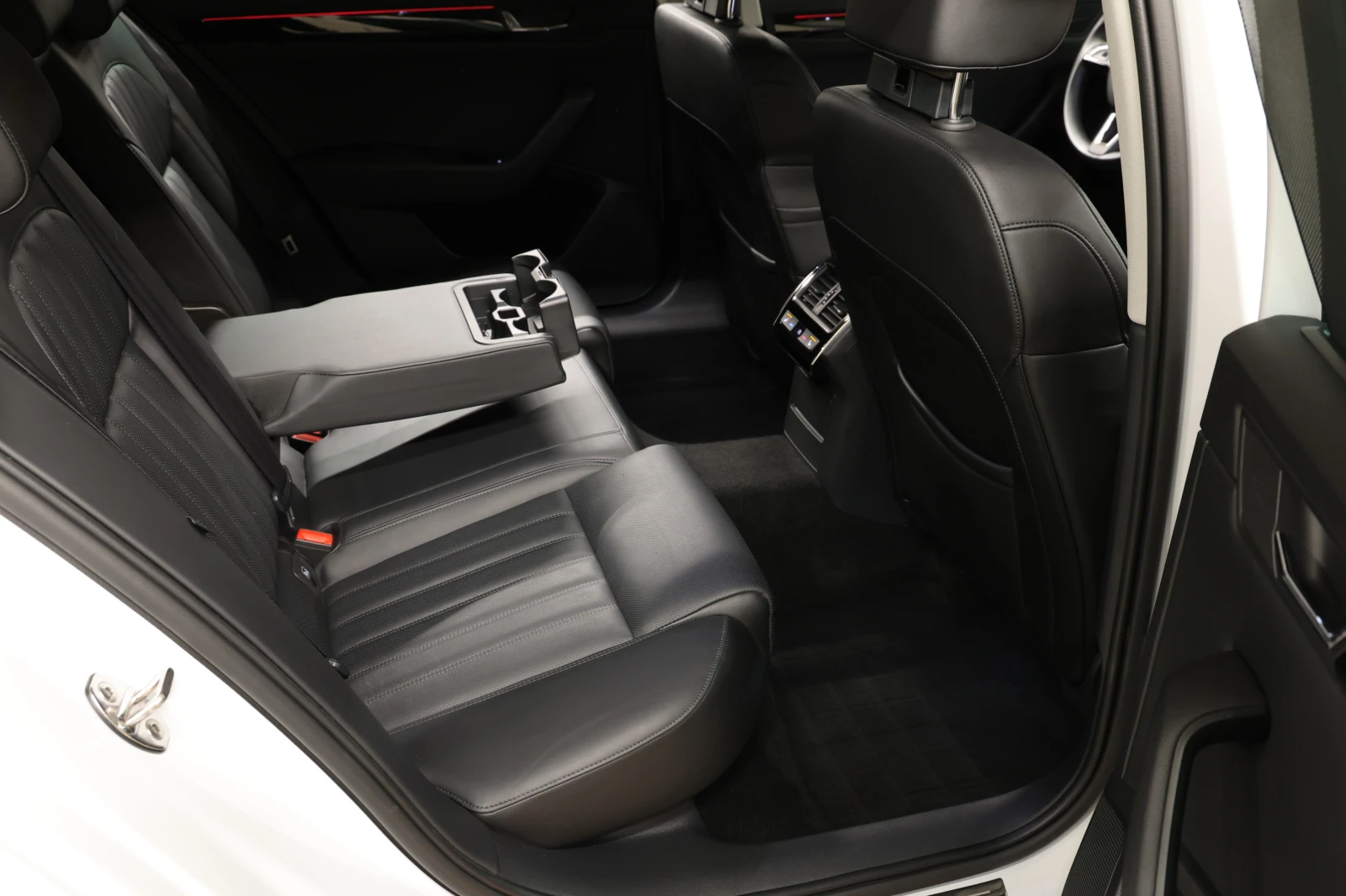 Skoda Superb 2.0 TDI DSG 4x4 Laurin&Kllement | Mobile.bg � ����������� 16