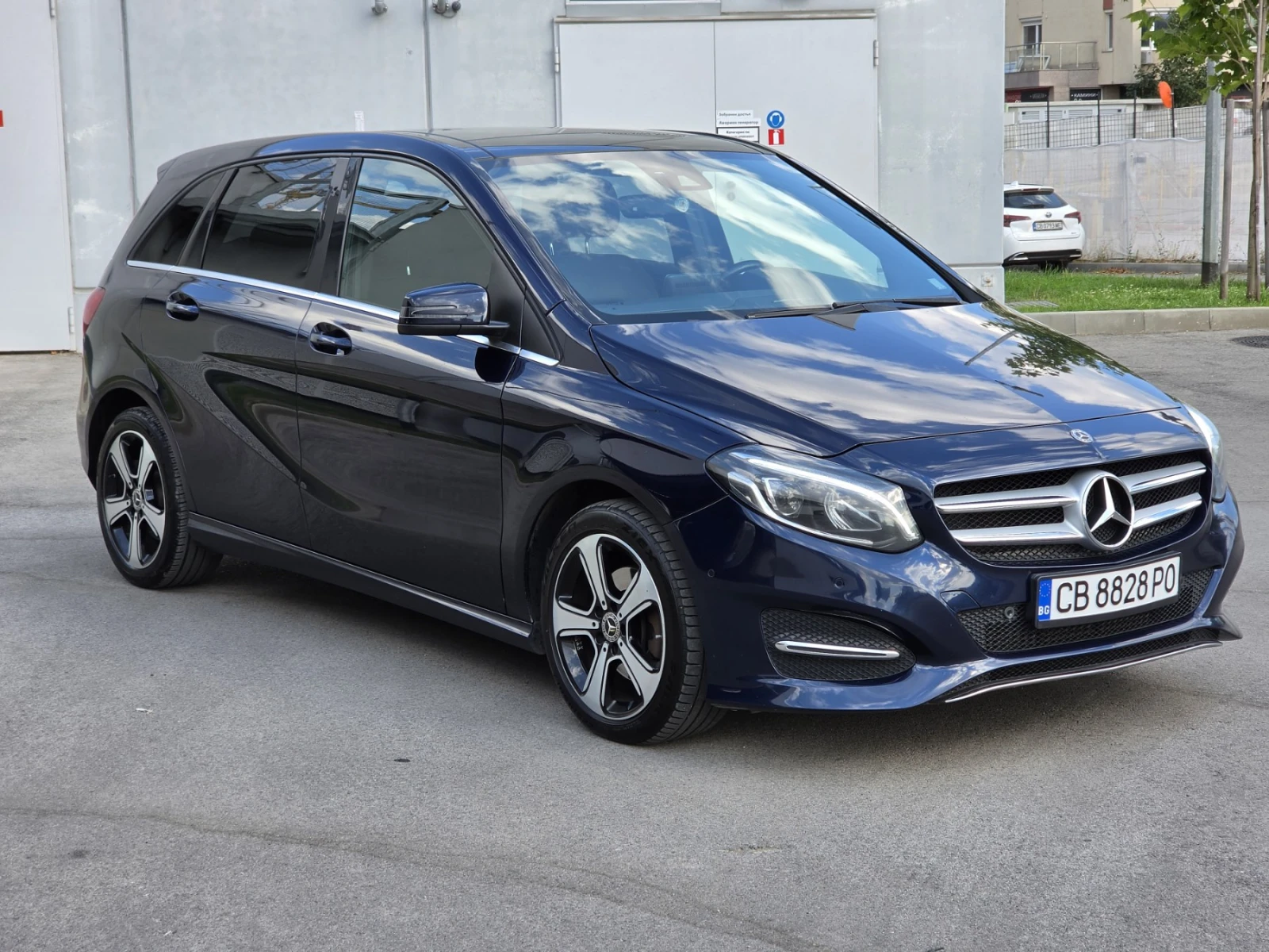 Mercedes-Benz B 200 AMG Line, H/K, MULTIBEAM, KEYLESS, снимка 3 - Автомобили и джипове - 55939045
