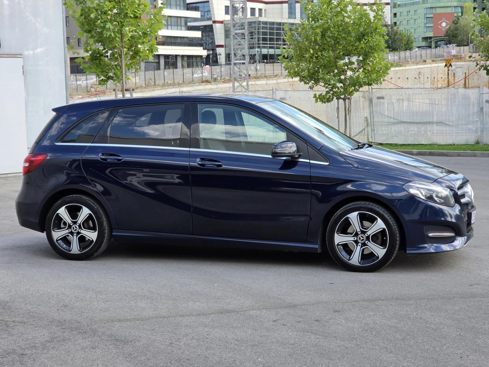 Mercedes-Benz B 200 AMG Line, H/K, MULTIBEAM, KEYLESS, снимка 4 - Автомобили и джипове - 55939045