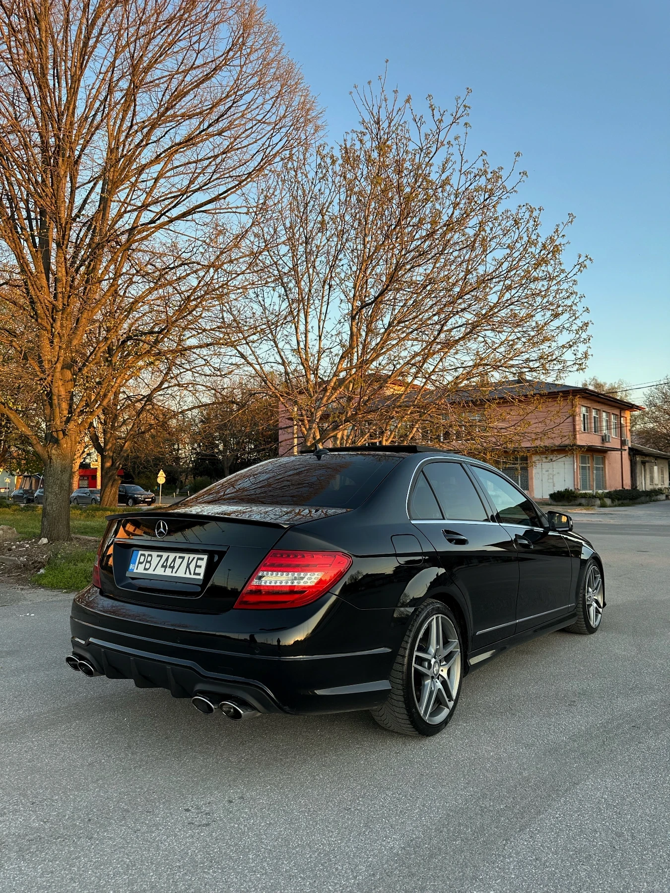 Mercedes-Benz C 350 AMG 4MATIC, снимка 2 - Автомобили и джипове - 56317059