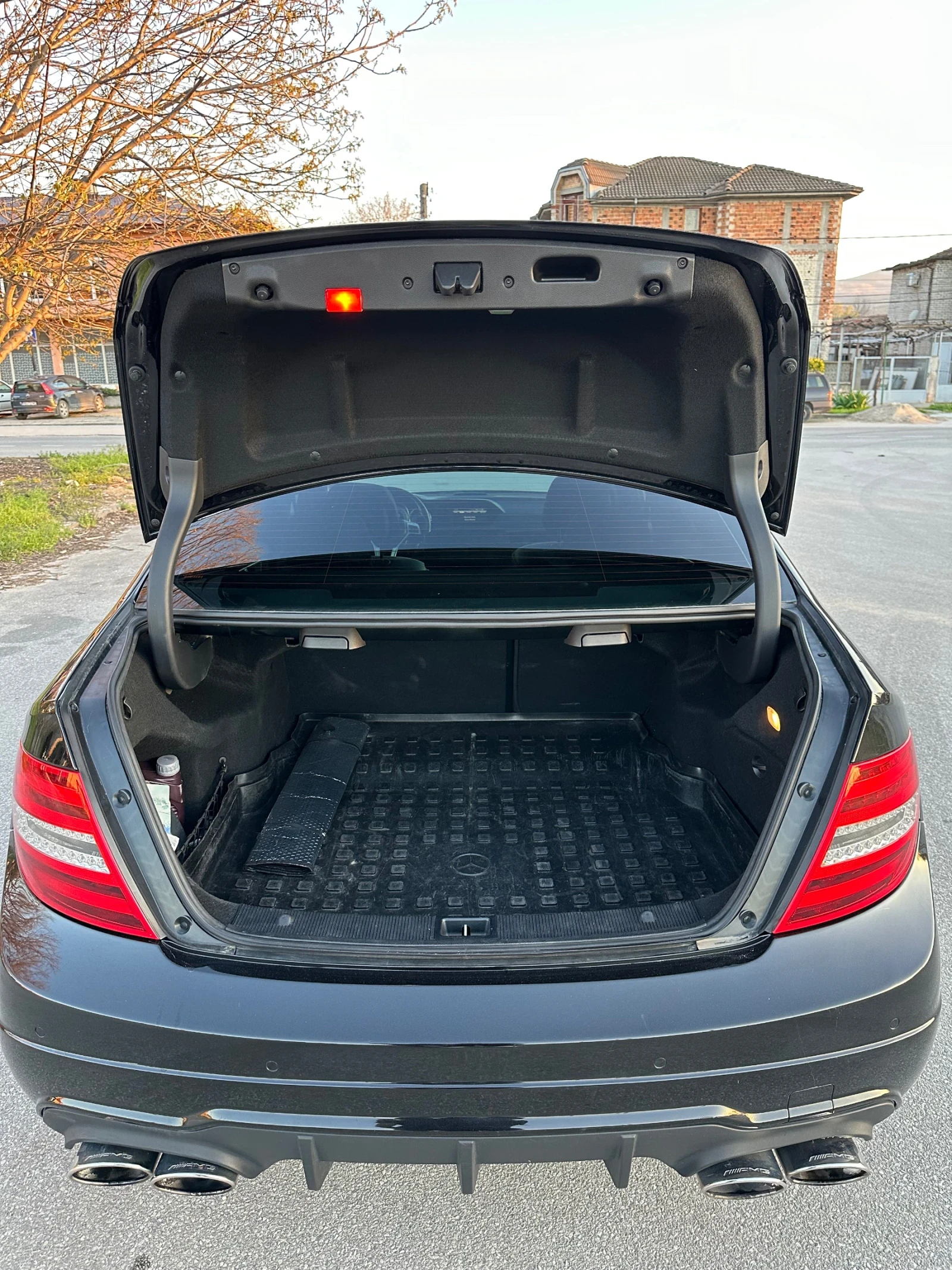 Mercedes-Benz C 350 AMG 4MATIC, снимка 13 - Автомобили и джипове - 56317059