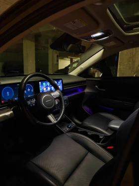 Hyundai Kona 64.8kw/DISTR/PANO/BOSE/ОБДУХВАНЕ/ПОДГРЕВ | Auto.bg — изображение 3