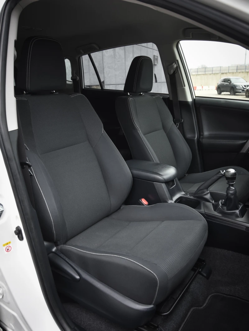 Toyota Rav4 2.2 D4D 143 KC, снимка 8 - Автомобили и джипове - 52881910