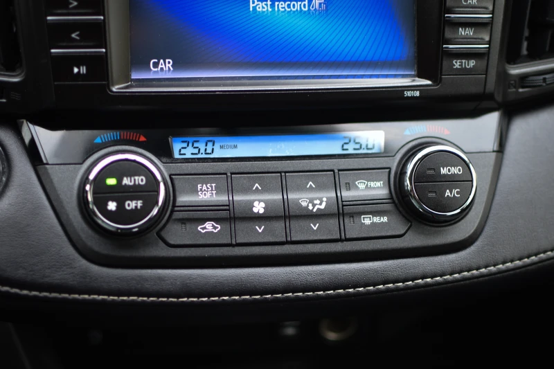 Toyota Rav4 2.2 D4D 143 KC, снимка 13 - Автомобили и джипове - 52881910