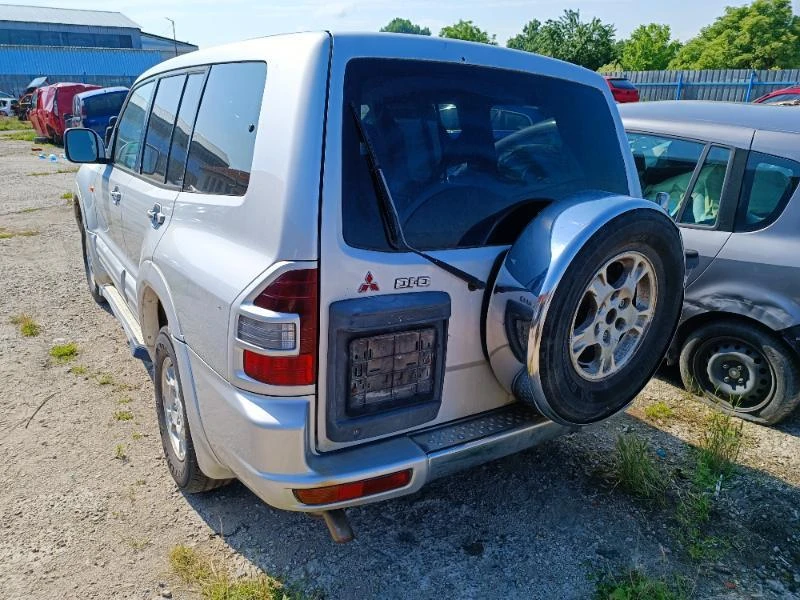 Mitsubishi Pajero 3.2 DiD, снимка 3 - Автомобили и джипове - 37128930