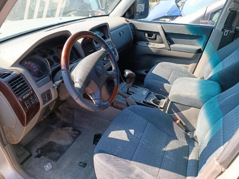 Mitsubishi Pajero 3.2 DiD, снимка 4 - Автомобили и джипове - 37128930