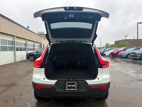 Volvo XC40 Recharge Pure Electric | ПАНОРАМА | 360 КАМЕРА | , снимка 17 - Автомобили и джипове - 54915094