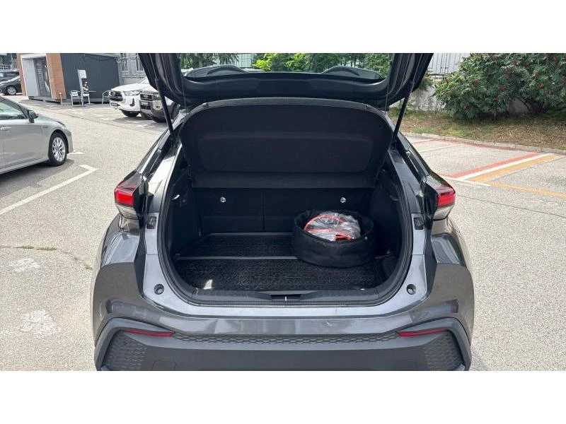 Toyota C-HR 2.0 PHEV COOL, снимка 10 - Автомобили и джипове - 55474259