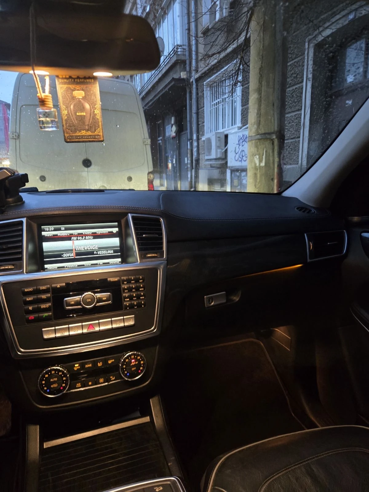 Mercedes-Benz GL GL350, снимка 8 - Автомобили и джипове - 54205956