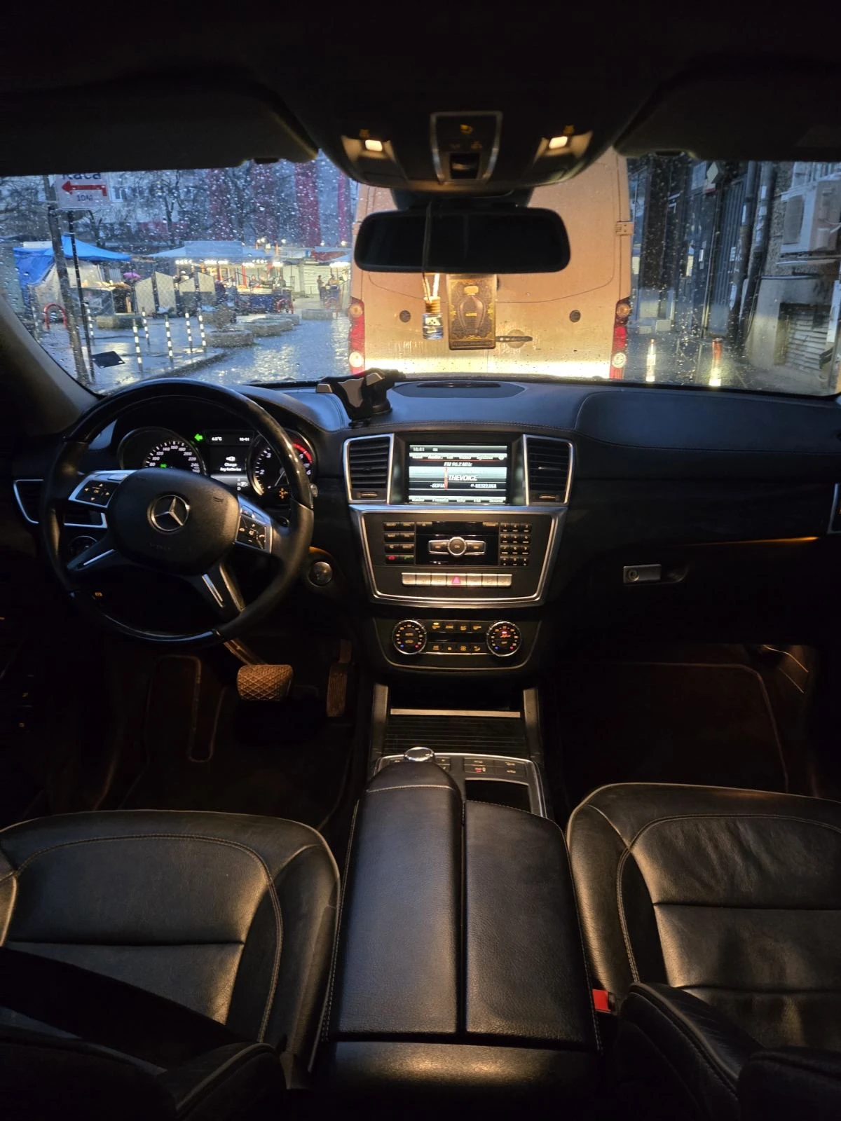 Mercedes-Benz GL GL350, снимка 7 - Автомобили и джипове - 54205956