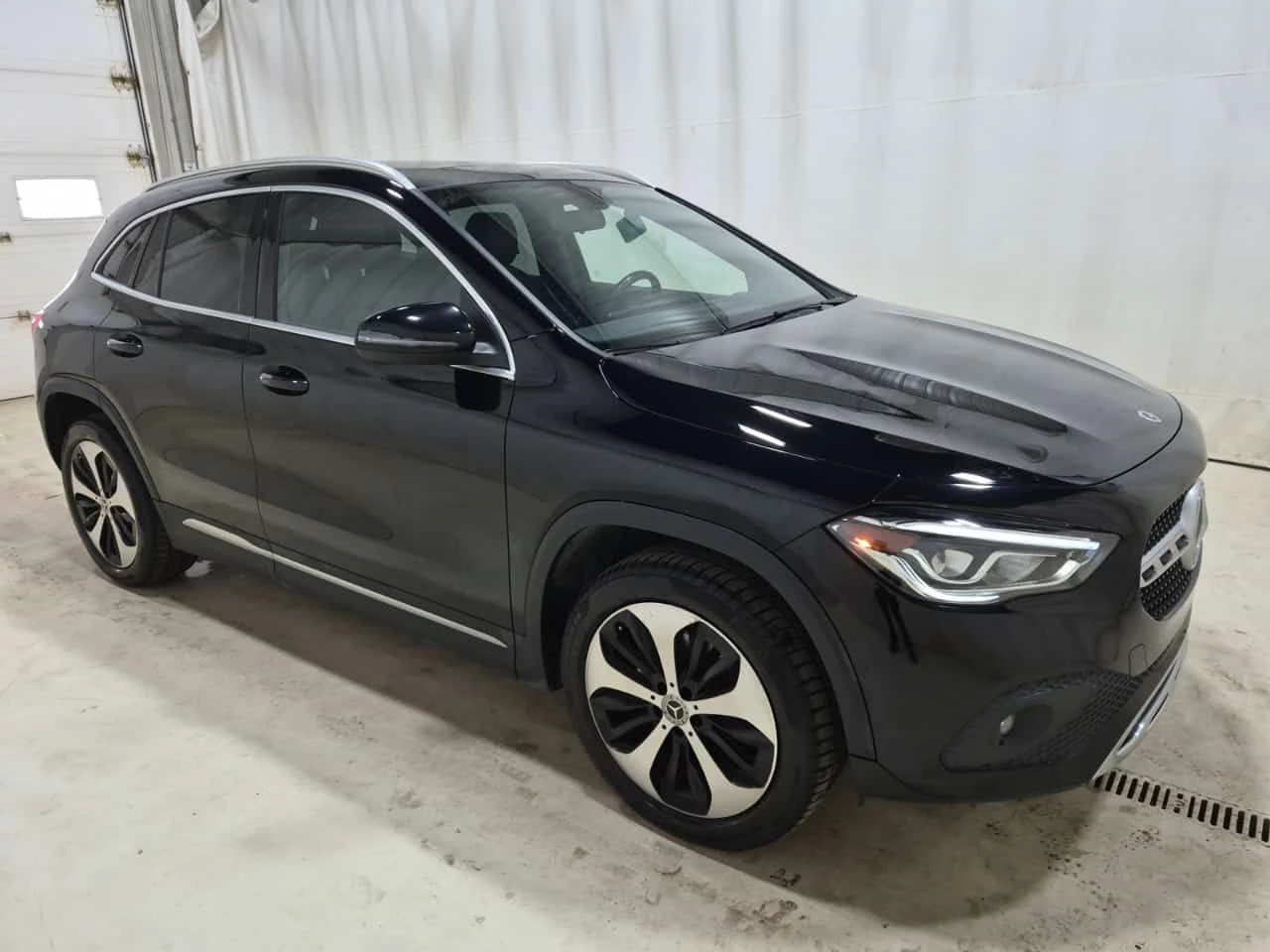 Mercedes-Benz GLA 250 * ГЛАВНО ПРЕДСТАВИТЕЛСТВО* , снимка 3 - Автомобили и джипове - 54997914
