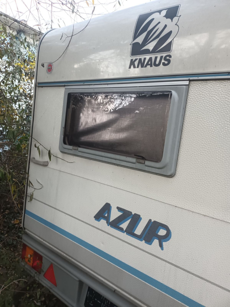 Каравана Knaus Azur, снимка 2 - Каравани и кемпери - 46037015