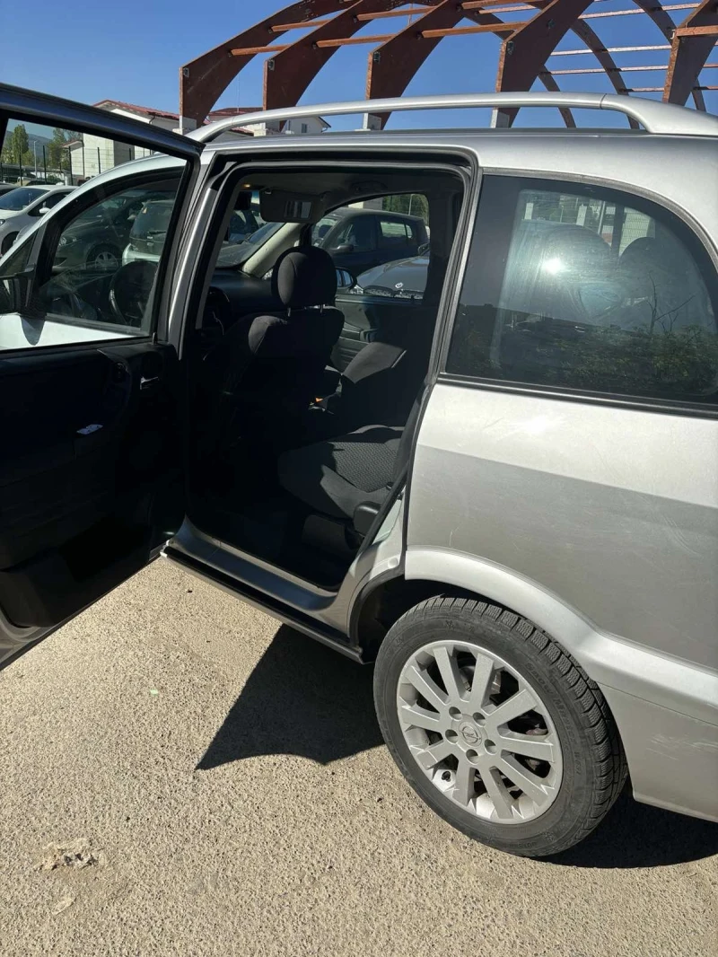 Opel Zafira, снимка 6 - Автомобили и джипове - 48031100