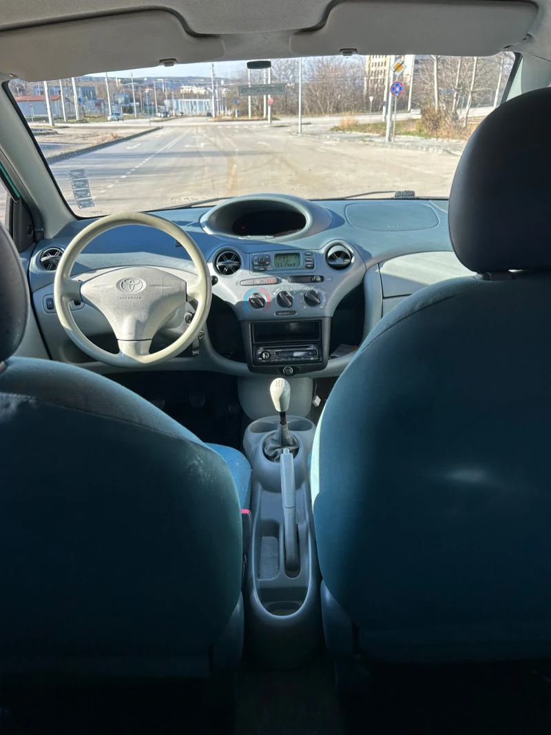 Toyota Yaris 1.0i , снимка 13 - Автомобили и джипове - 48458994