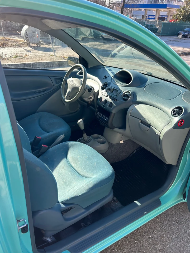 Toyota Yaris 1.0i , снимка 17 - Автомобили и джипове - 48458994