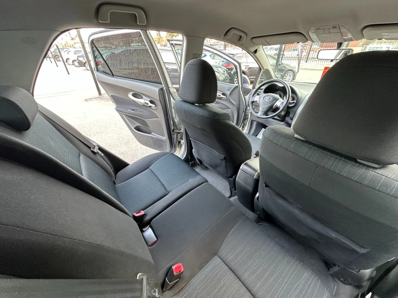 Toyota Auris 1.6 I НОВ ВНОС, снимка 12 - Автомобили и джипове - 49512105