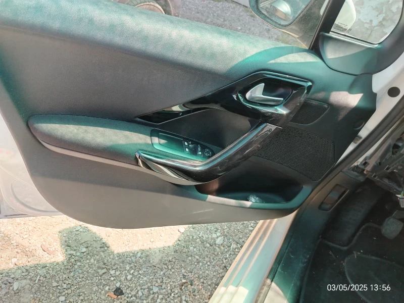 Peugeot 208, снимка 10 - Автомобили и джипове - 51598819