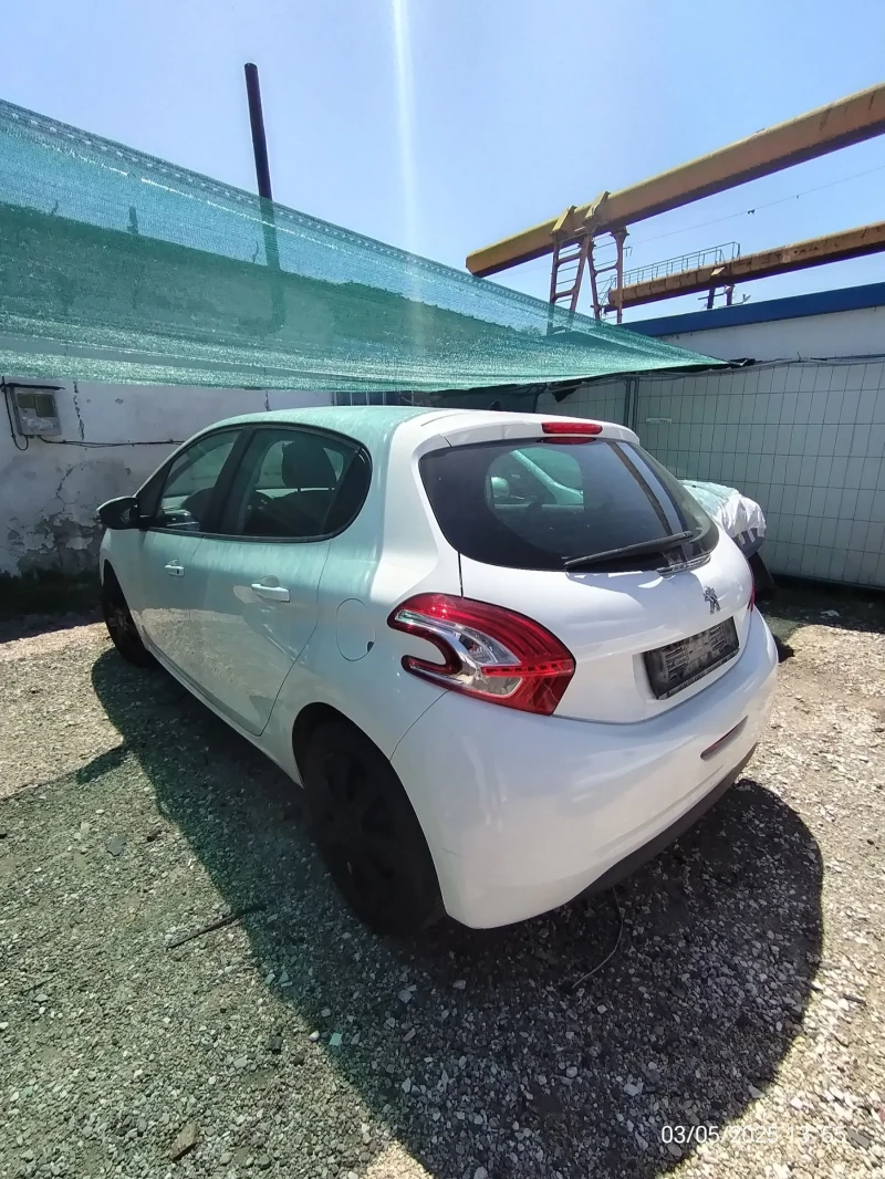 Peugeot 208, снимка 16 - Автомобили и джипове - 51598819