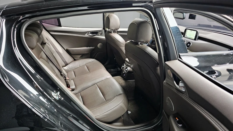 Kia Stinger 2.0T 2WD DREAM EDITION, снимка 12 - Автомобили и джипове - 52494179