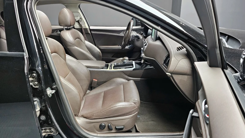 Kia Stinger 2.0T 2WD DREAM EDITION, снимка 11 - Автомобили и джипове - 52494179