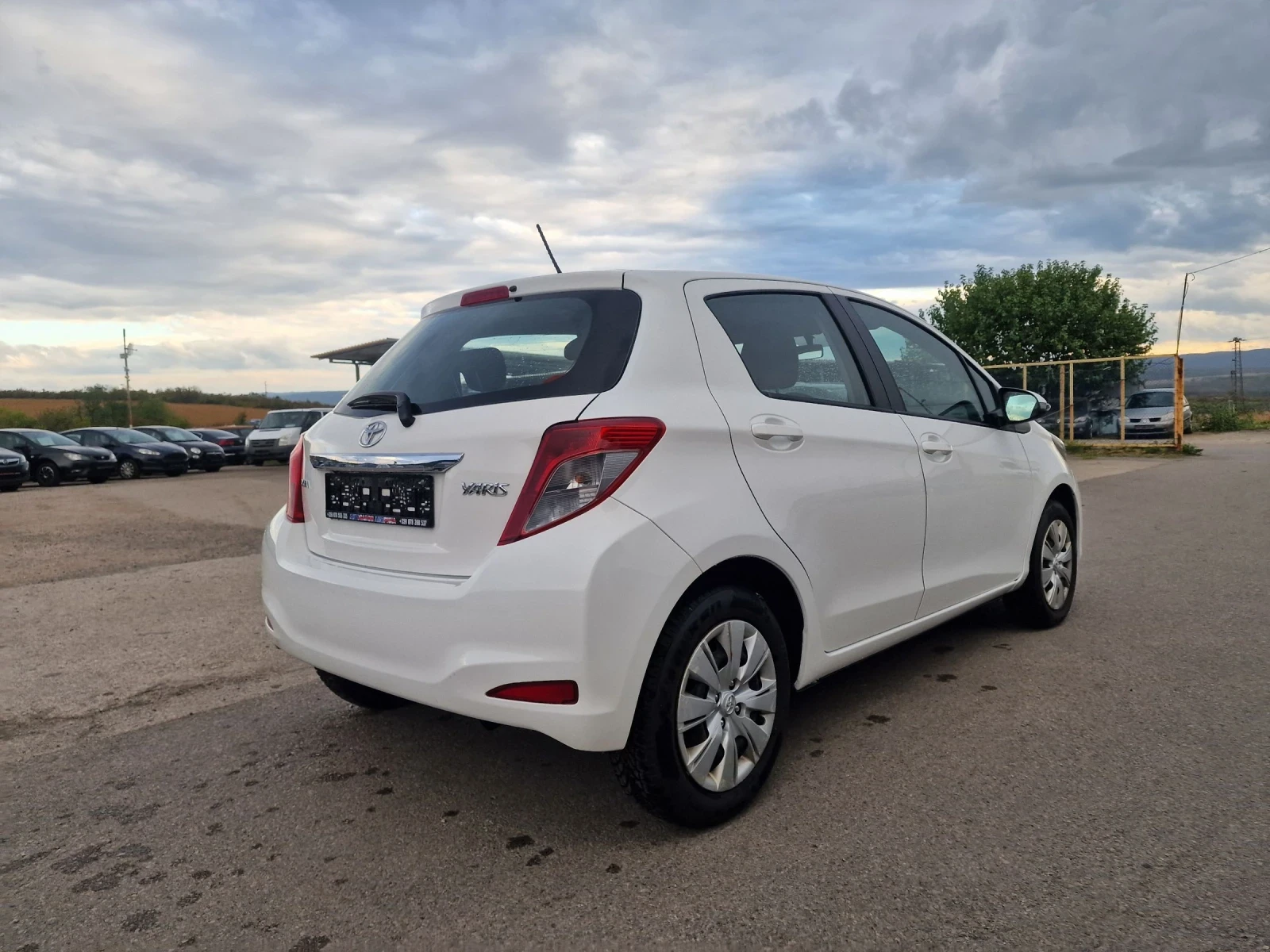 Toyota Yaris 1, 0I 54000км - изображение 6