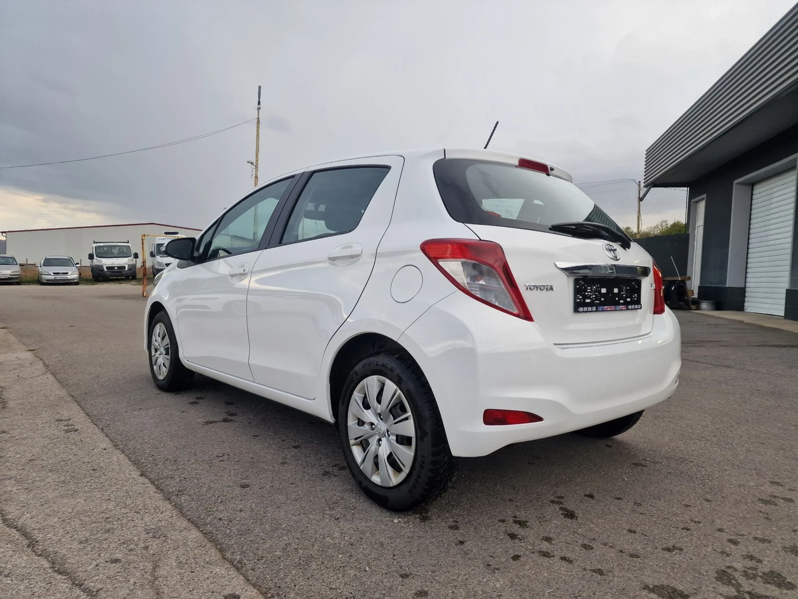 Toyota Yaris 1, 0I 54000км - изображение 4