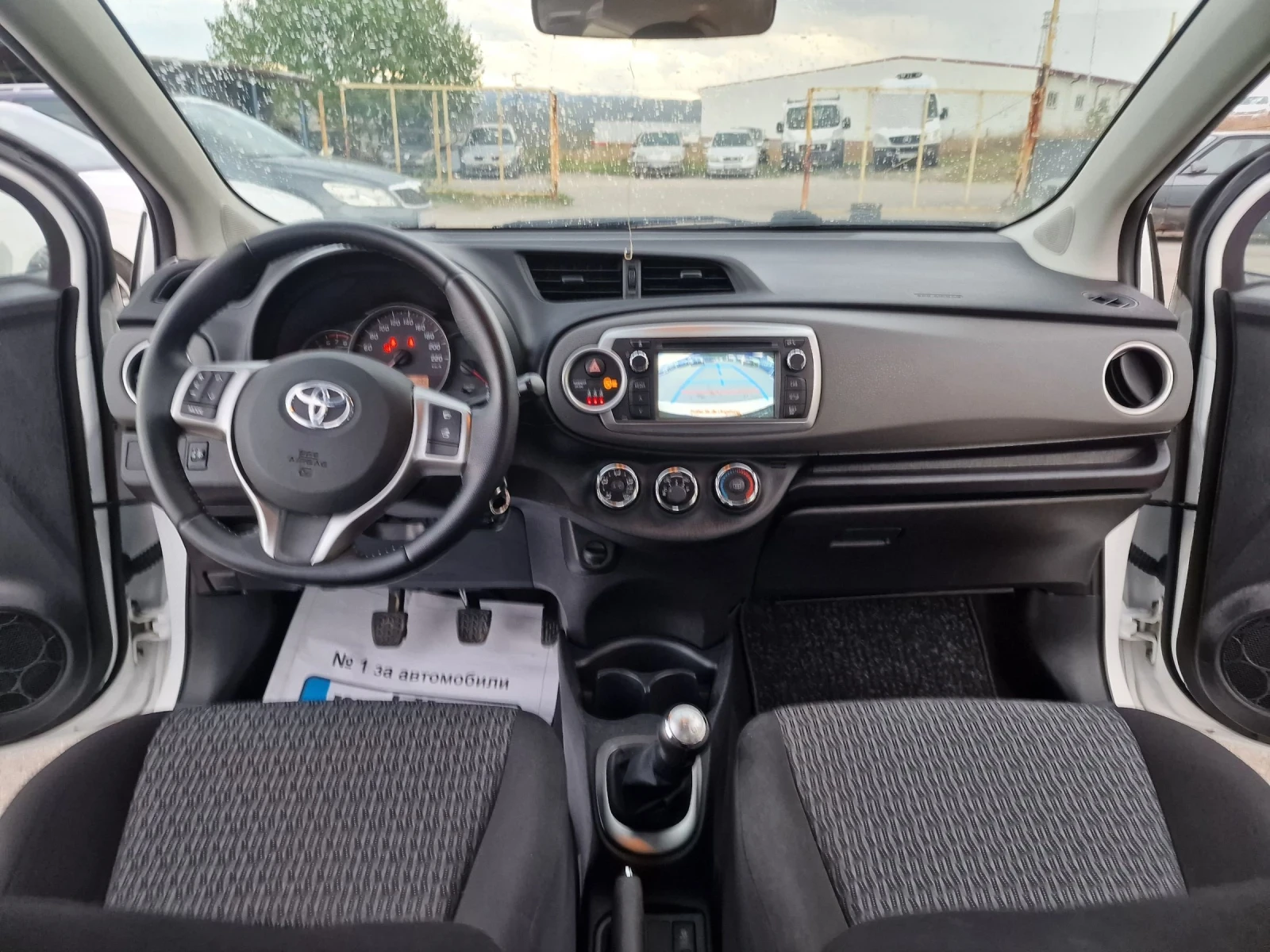 Toyota Yaris 1, 0I 54000км - изображение 10