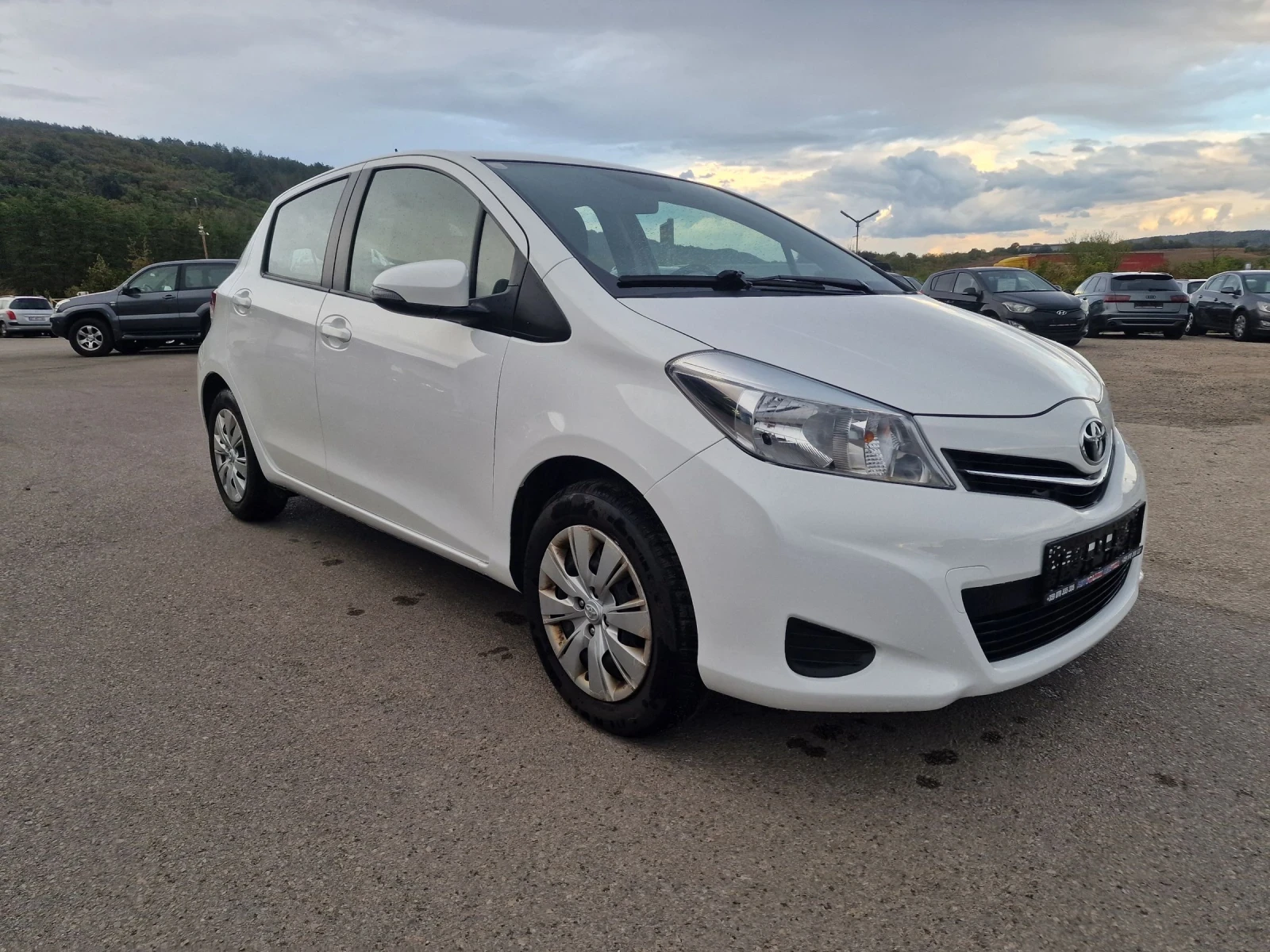 Toyota Yaris 1, 0I 54000км - изображение 2