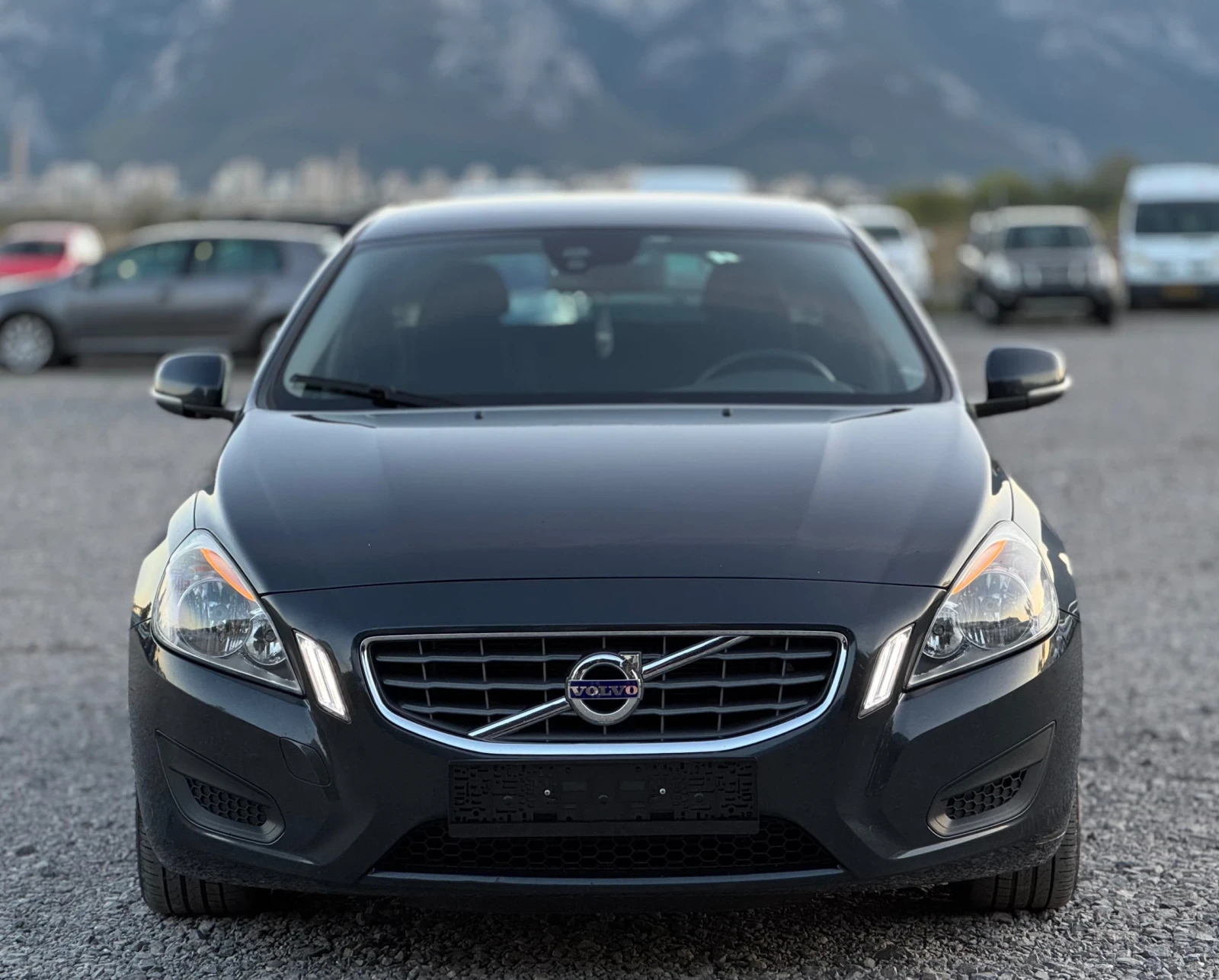 Volvo V60 2.0D 136к.с * Навигация* * Автоматик*  - изображение 2