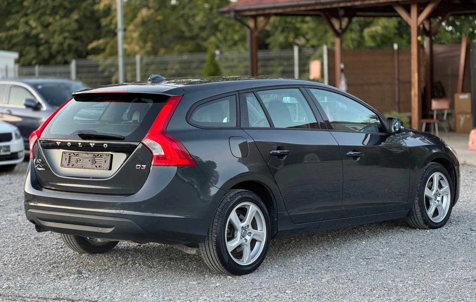 Volvo V60 2.0D 136к.с * Навигация* * Автоматик*  - изображение 6