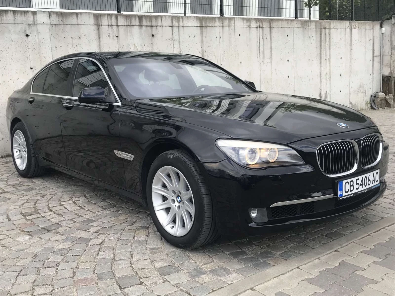 BMW 740 Xdrive INDIVIDUAL - изображение 2