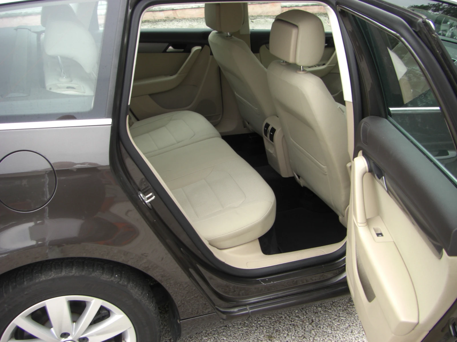 VW Passat TDI B7 NAVI AVTOMAT EURO 5B, снимка 14 - Автомобили и джипове - 54003756