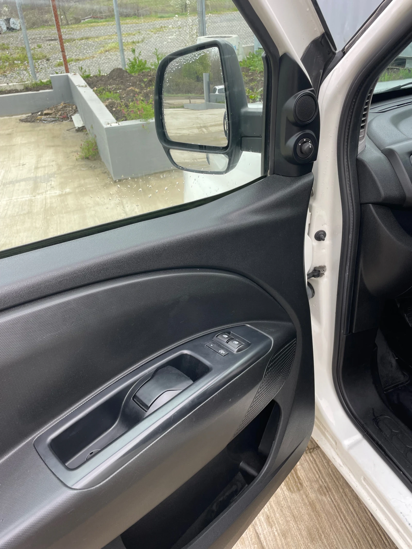 Opel Combo 1.3D-90к.с., снимка 15 - Автомобили и джипове - 54192040