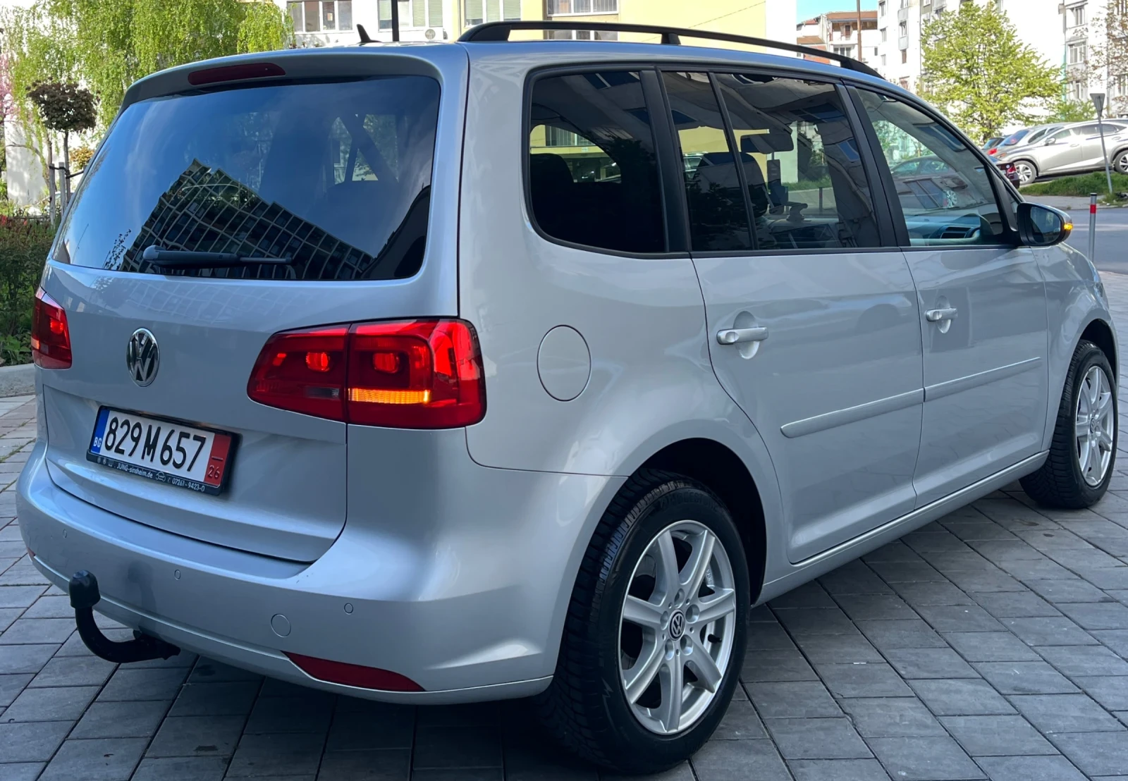 VW Touran 2.0TDI, снимка 6 - Автомобили и джипове - 54371983