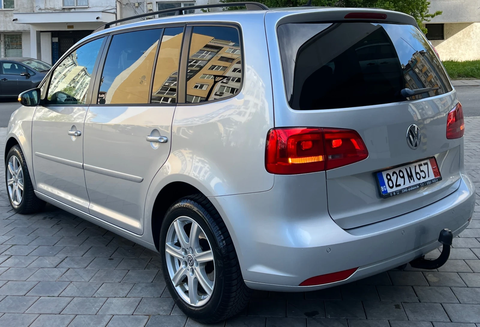 VW Touran 2.0TDI, снимка 4 - Автомобили и джипове - 54371983