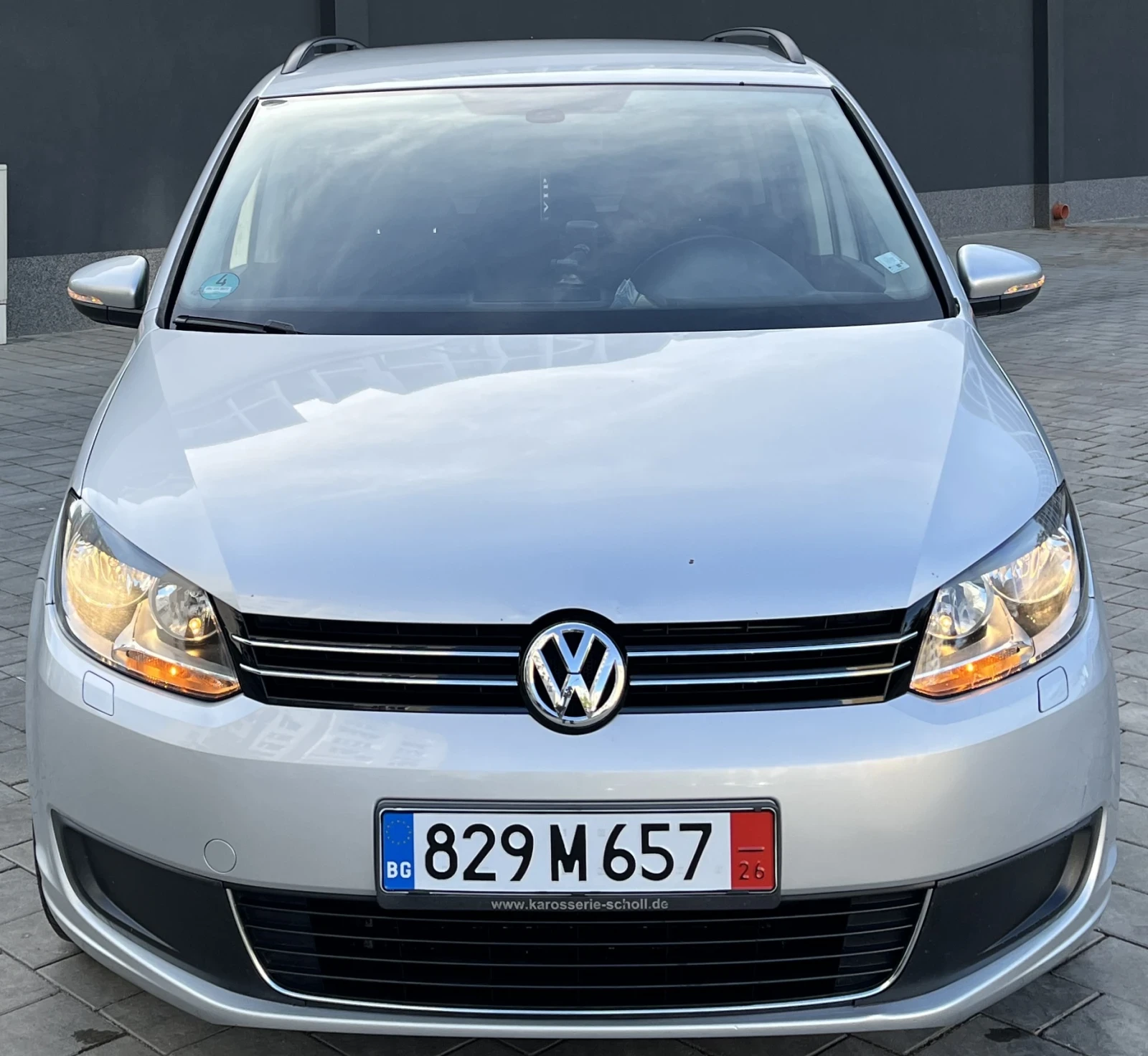 VW Touran 2.0TDI, снимка 2 - Автомобили и джипове - 54371983