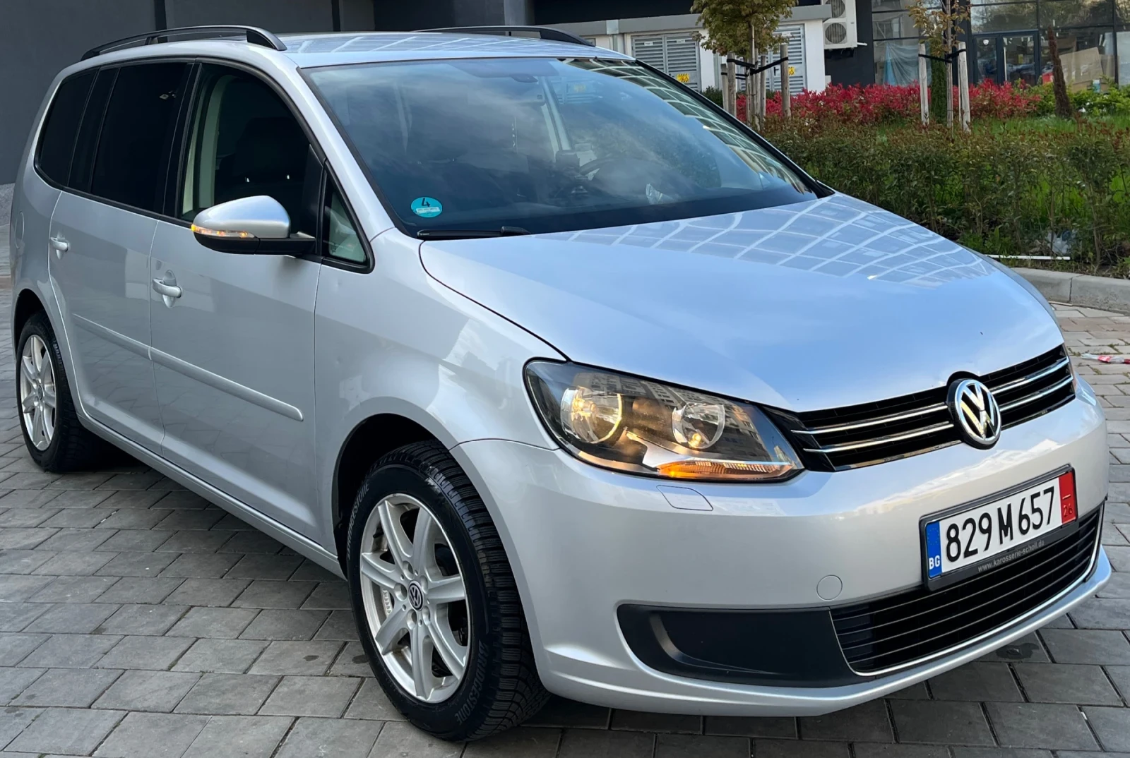 VW Touran 2.0TDI, снимка 8 - Автомобили и джипове - 54371983