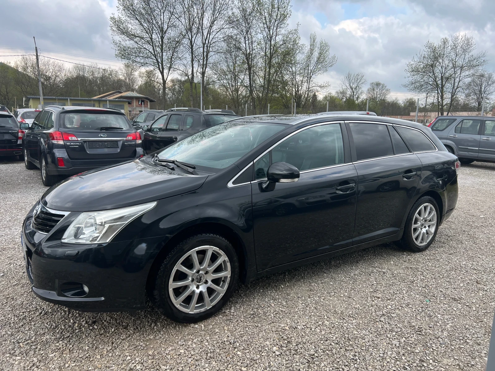 Toyota Avensis 2.0 Linea Sol, снимка 4 - Автомобили и джипове - 54530910