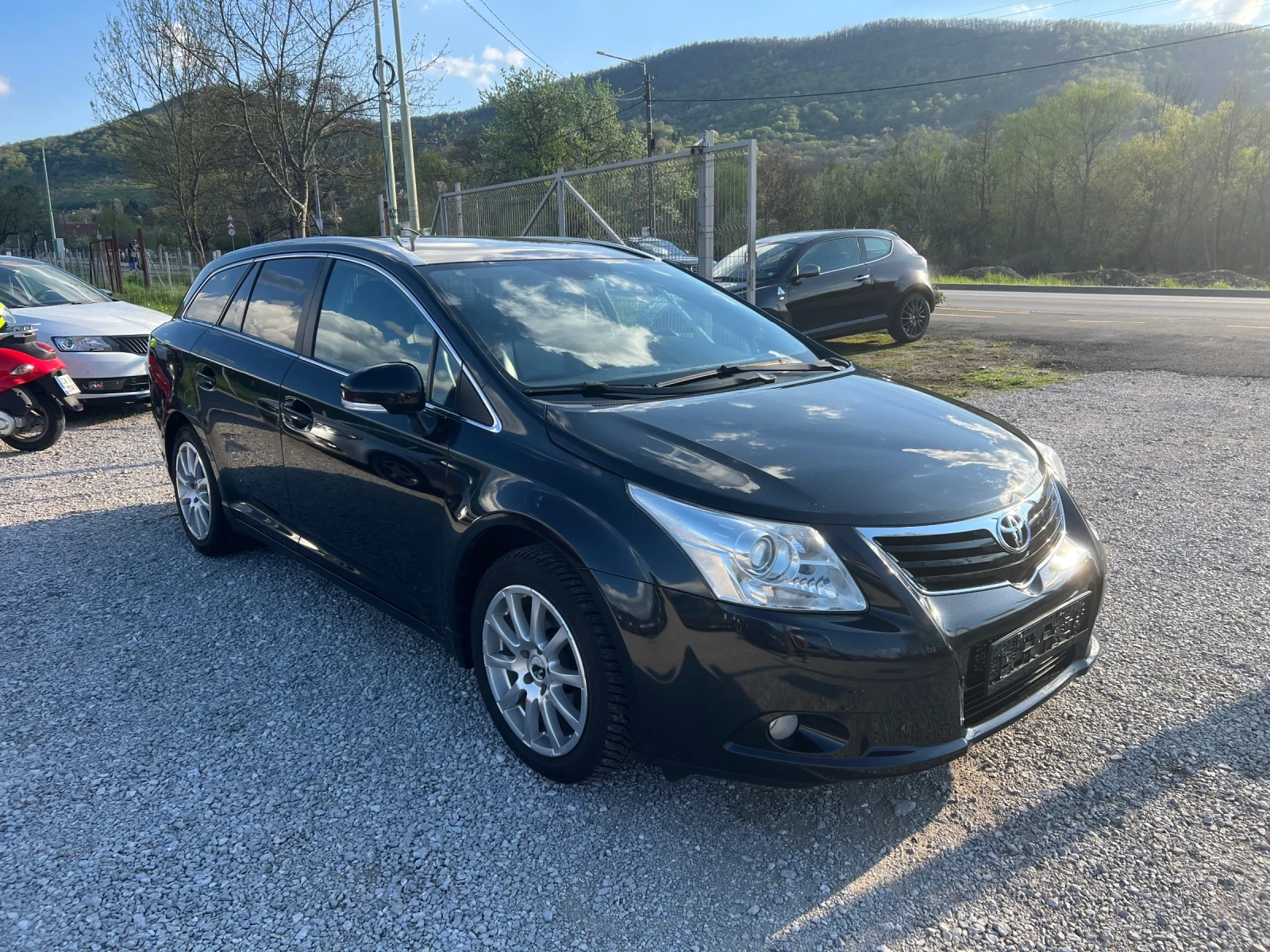 Toyota Avensis 2.0 Linea Sol, снимка 9 - Автомобили и джипове - 54530910